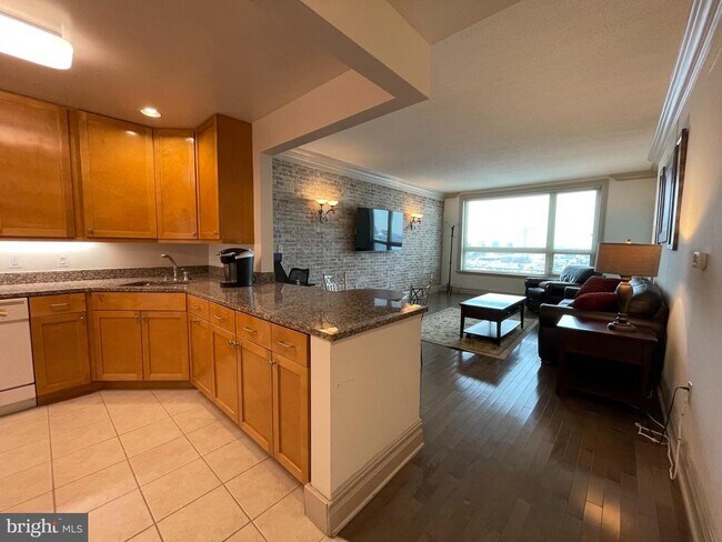 Photo - 717 S Christopher Columbus Blvd Unit 903