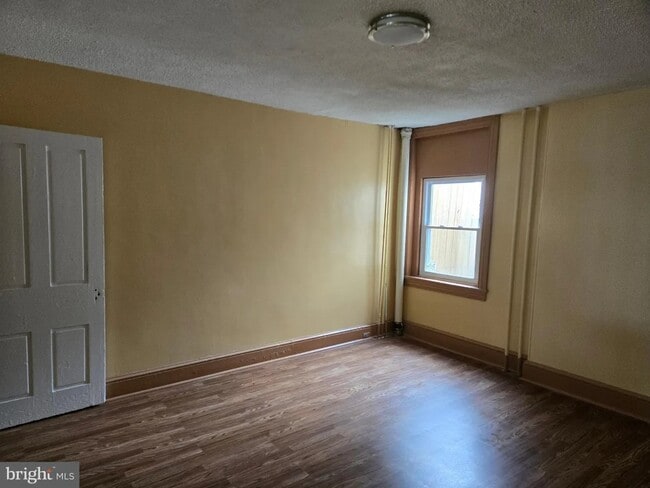 Photo - 504 Walnut St