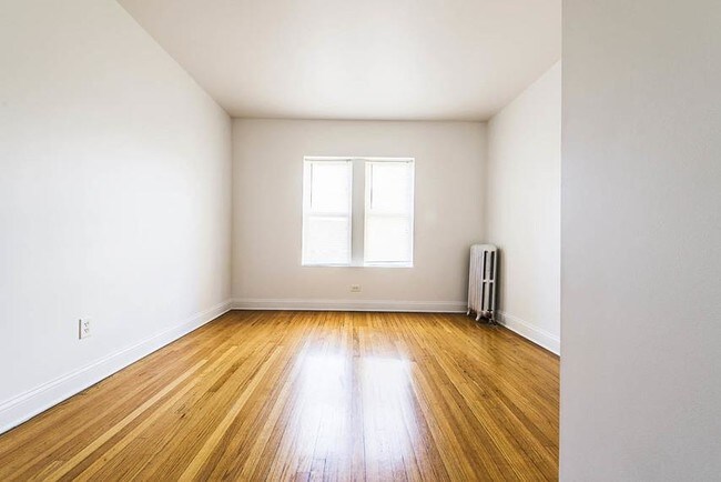 Photo - 7920-26 S Evans