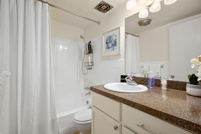 Photo - 302 E 30th St Unidad A