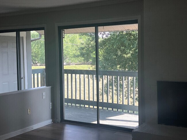 Photo - 10933 Harrowfield Rd