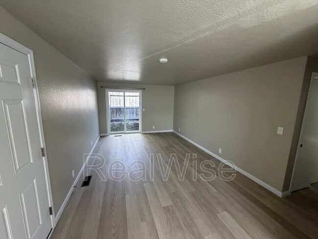 Photo - 1480 SW Kellenbeck Ave