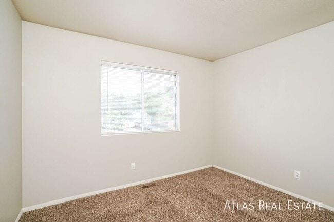 Building Photo - 1930 W Yampa St Unit B Rental