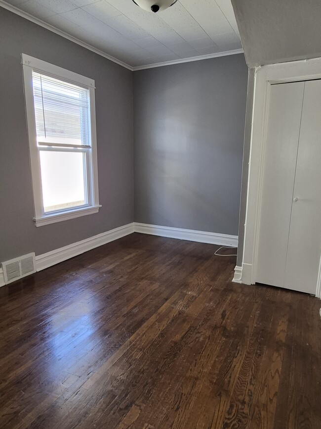 Bedroom 1 - 5816 N Rockwell St Unit 2nd Floor