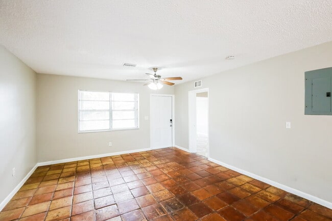 Photo - 171 NE 26th St