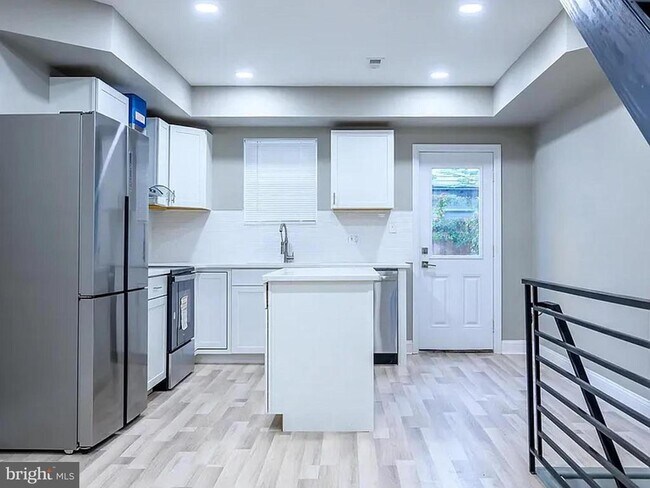 Photo - 2212 Greenwich St