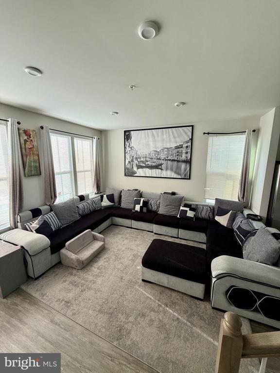 Photo - 7515 Mundell Rd