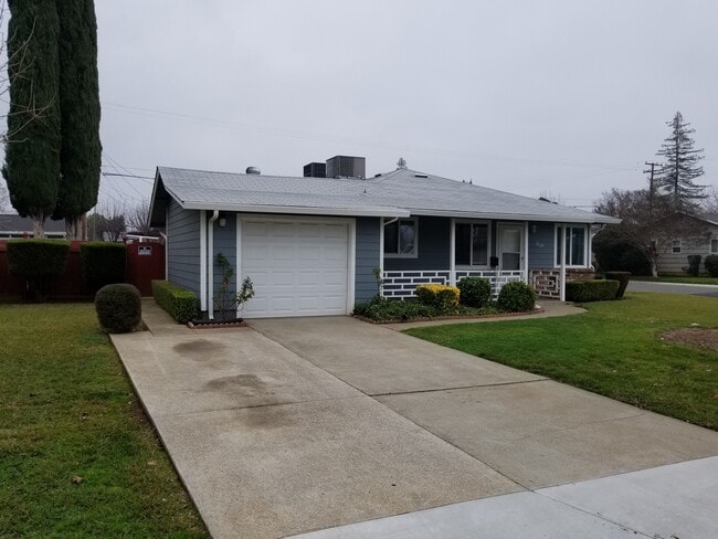 Photo - GREAT LOOKING 2BD / 1BTH DUPLEX W/ SPACIOUS BACKYARD!