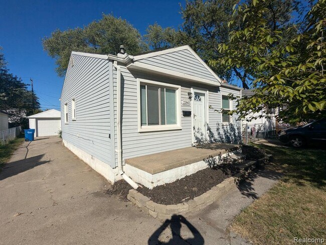 Photo - 22843 Heussner Ave