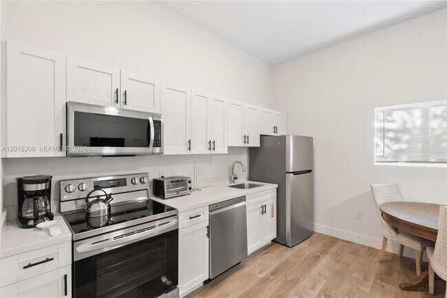 Photo - 830 SE 14th St Unit 2