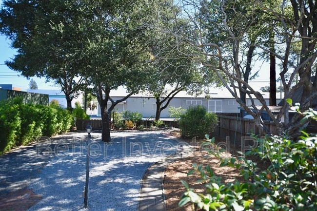 Photo - 741 North St