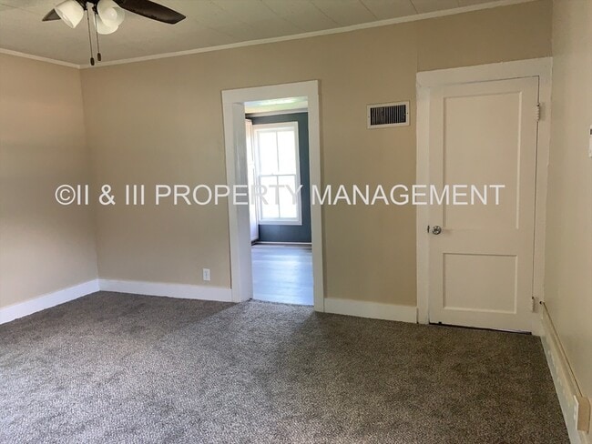 Photo - 633 S Elm St