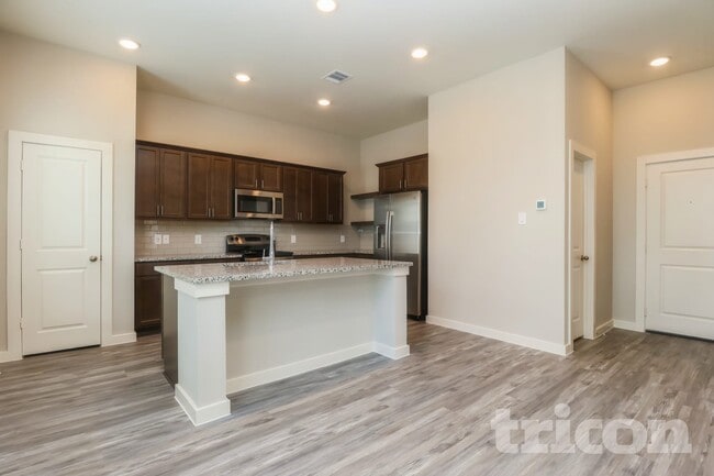 Photo - 9835 Willow Creek Commerce Dr