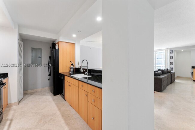 6917 Collins Ave Unit 607
