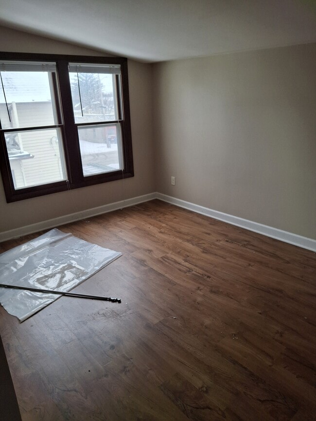 home office/TV room - 125 Kettle Moraine Dr S Unit 125 Upper