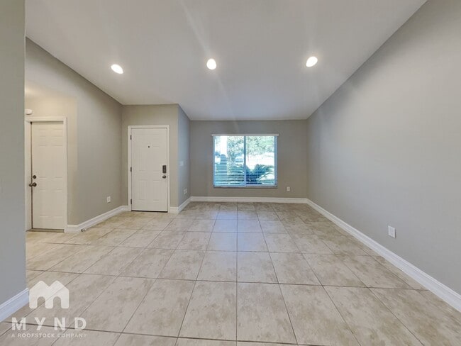 Photo - 8280 Philatelic Dr