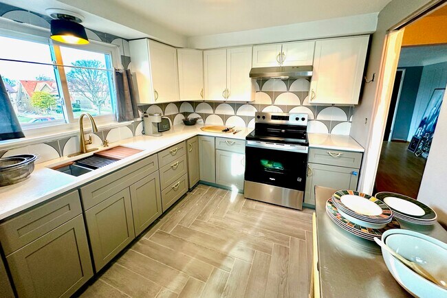 Photo - 636 N 54th St Unit Story Hill Upper Flat