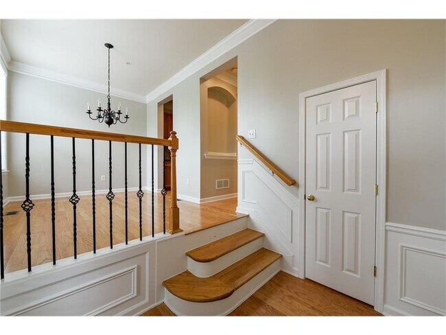 Photo - 428 Tioram Ln SE