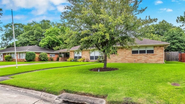 Photo - 7919 Montglen Dr