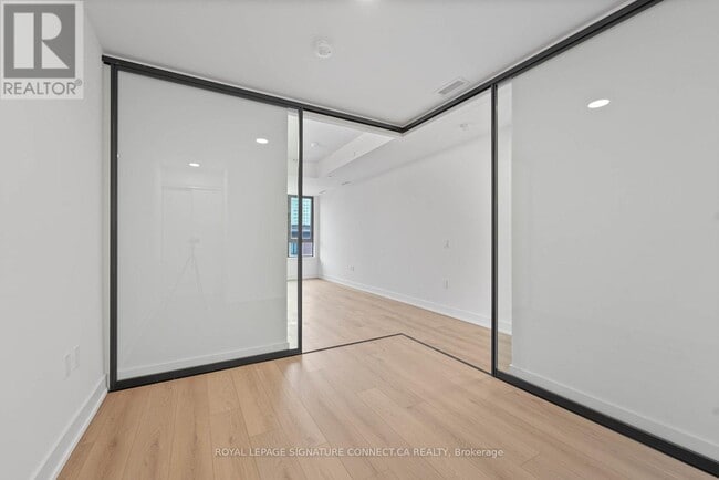 Photo - 758 Dovercourt Rd Unité 309