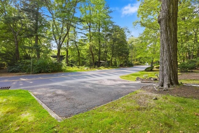 30 Peacock Farm Rd