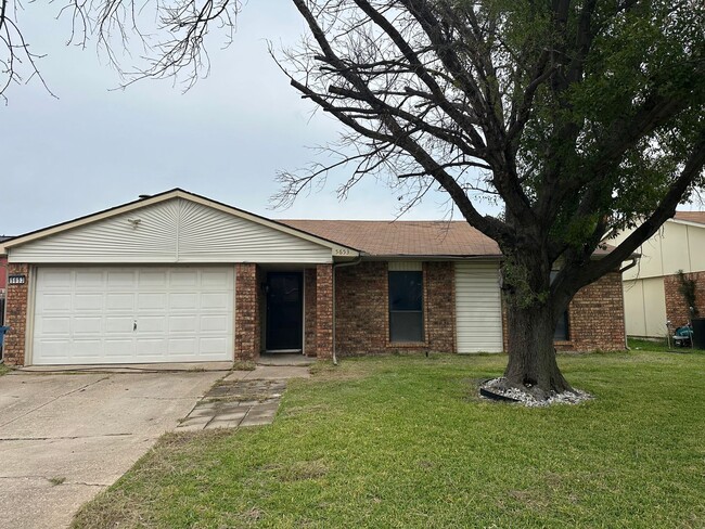 Building Photo - LISD SCHOOLS!