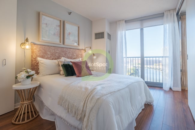 Photo - 504 W Grand Ave