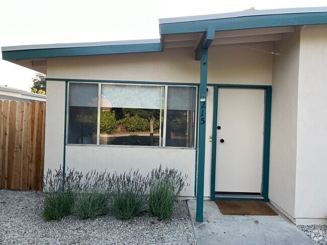 Building Photo - 215 Lark Ellen Ave Rental