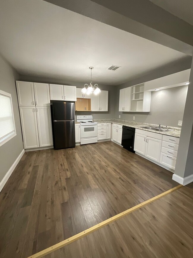 Photo - PRE-LEASING!! AVAILABLE JUNE 10TH Very Nice 2 Bedroom 1 Bath House - Recently Remodeled!