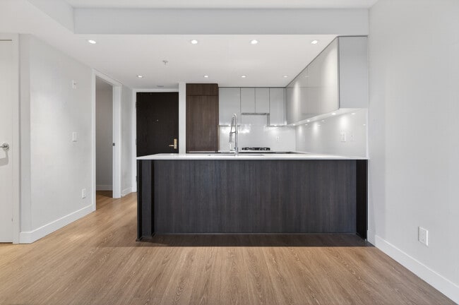 Photo - 1588 Hastings St E Unit 211