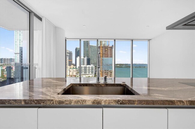 Photo - 700 NE 26th Terrace Unidad 1406