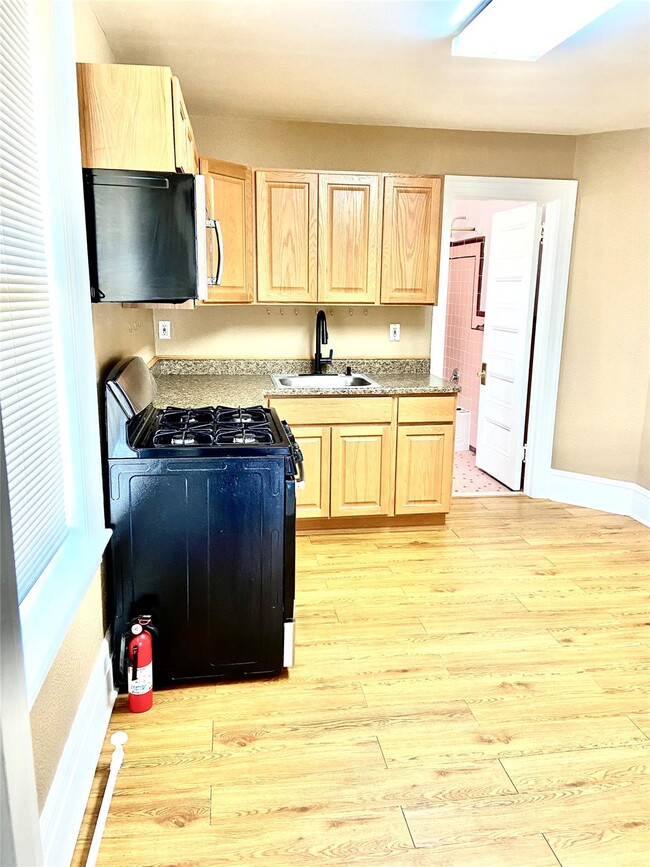 Photo - 233 S Broadway Apartment Unit 4