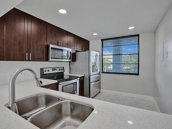 Photo - 1512 Whitehall Dr Unit 303
