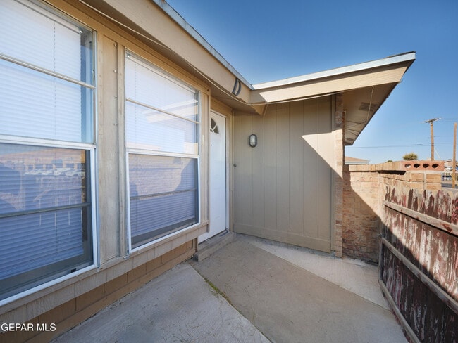 Photo - 1901 Lake Omega St