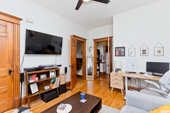 Photo - 2139 N Oakley Ave Unit 1