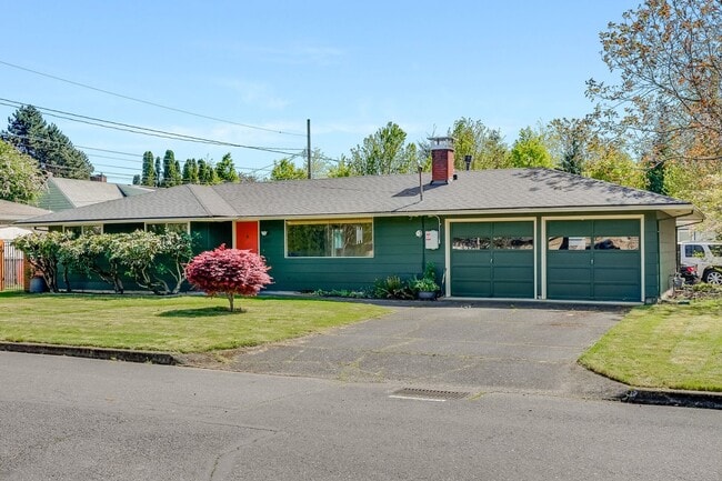 Building Photo - Charming 3 bed, 1.5 bath rental home in Milwaukie!