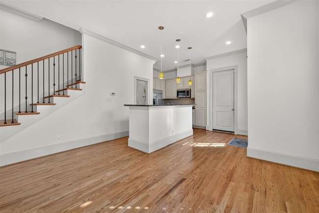 Photo - 931 W 23rd St