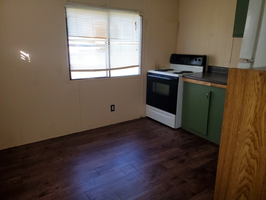 Kitchen - 200 31st St Unit 2