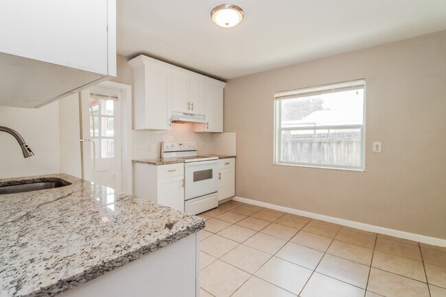 Photo - 630 50th St N