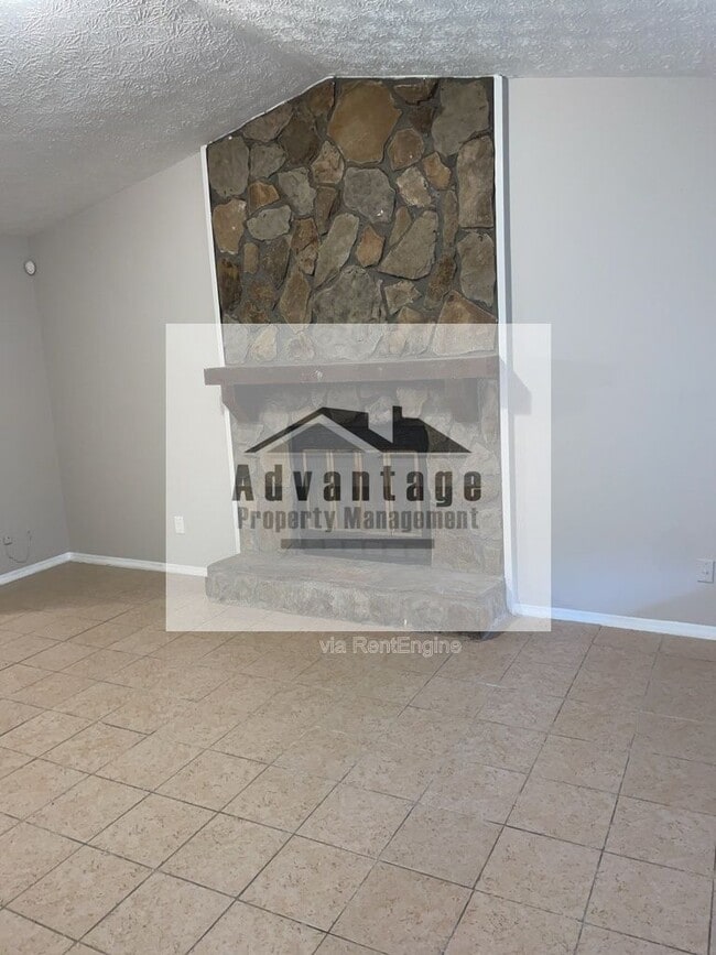 Photo - 944 Brandon Hill Way