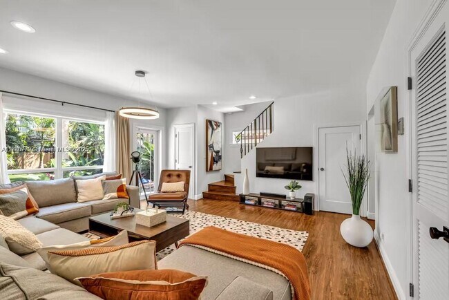 Photo - 110 SE 11th Ave