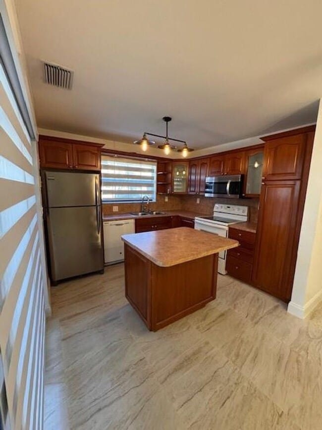 Photo - 11202 SW 132nd Ct W