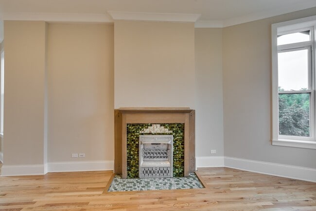 2441 W Cortland St Unit 1