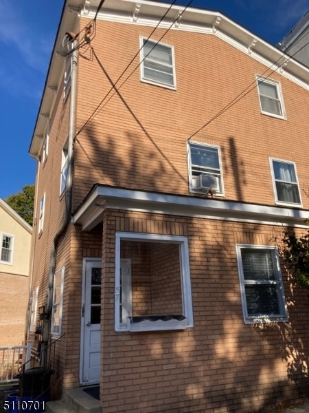 Building Photo - 57 Main St Rental