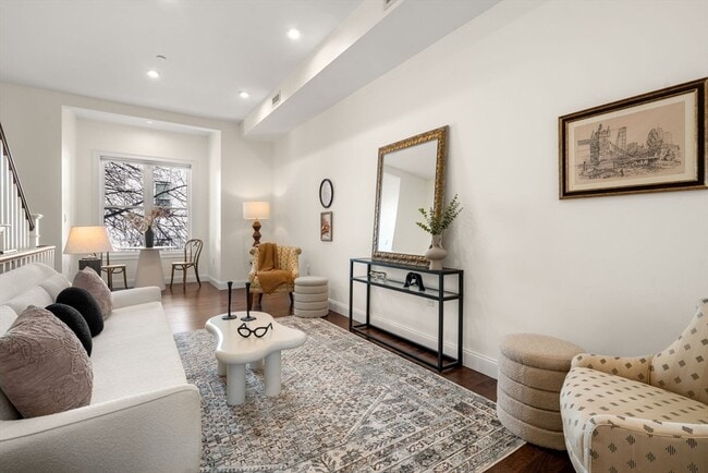 Photo - 162 Clark St