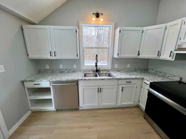 Kitchen - 40 Watch St Unit 1L