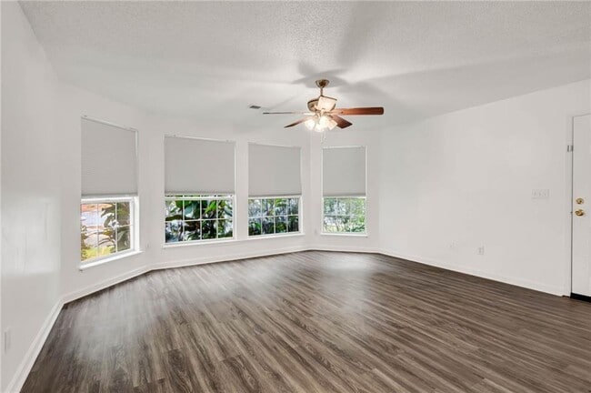 1004 Sandy Ln Dr