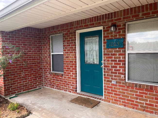 Photo - 1705 Briarwood St