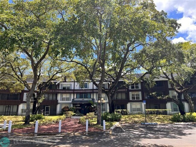 Photo - 3710 Inverrary Dr Unidad 1N