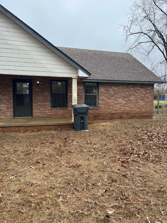 Building Photo - "Charming 2-Bedroom Retreat in Jonesboro – Cozy 750 Sq Ft Home Awaits!" Unit A